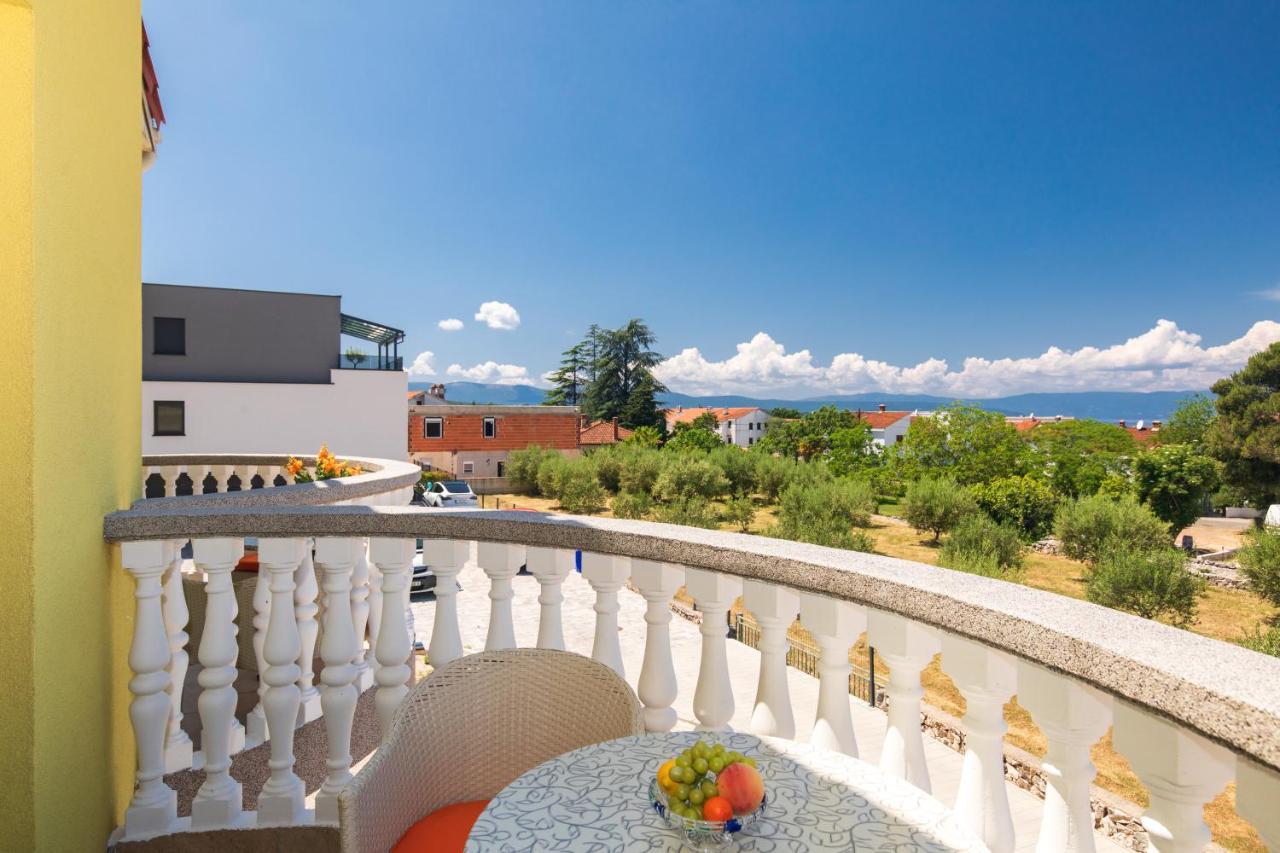 Vila Panorama By El-Pi Tours Malinska Exterior photo